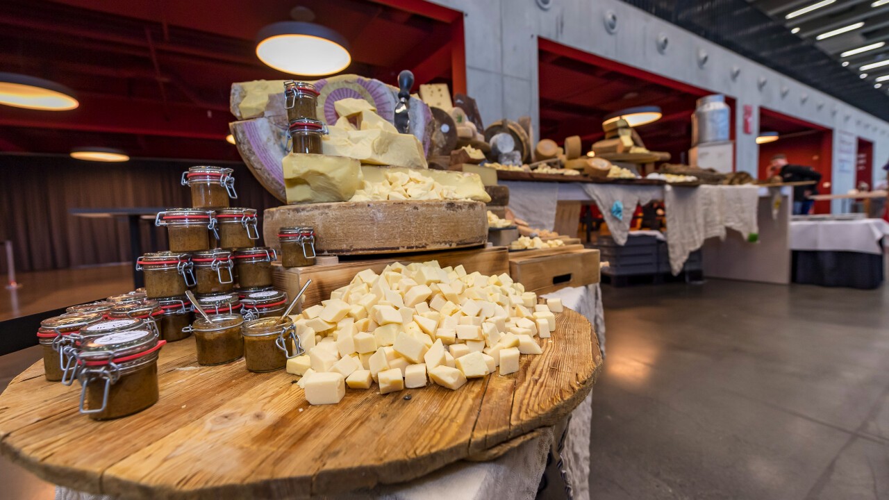 Networking an der Wine & Cheese Party.